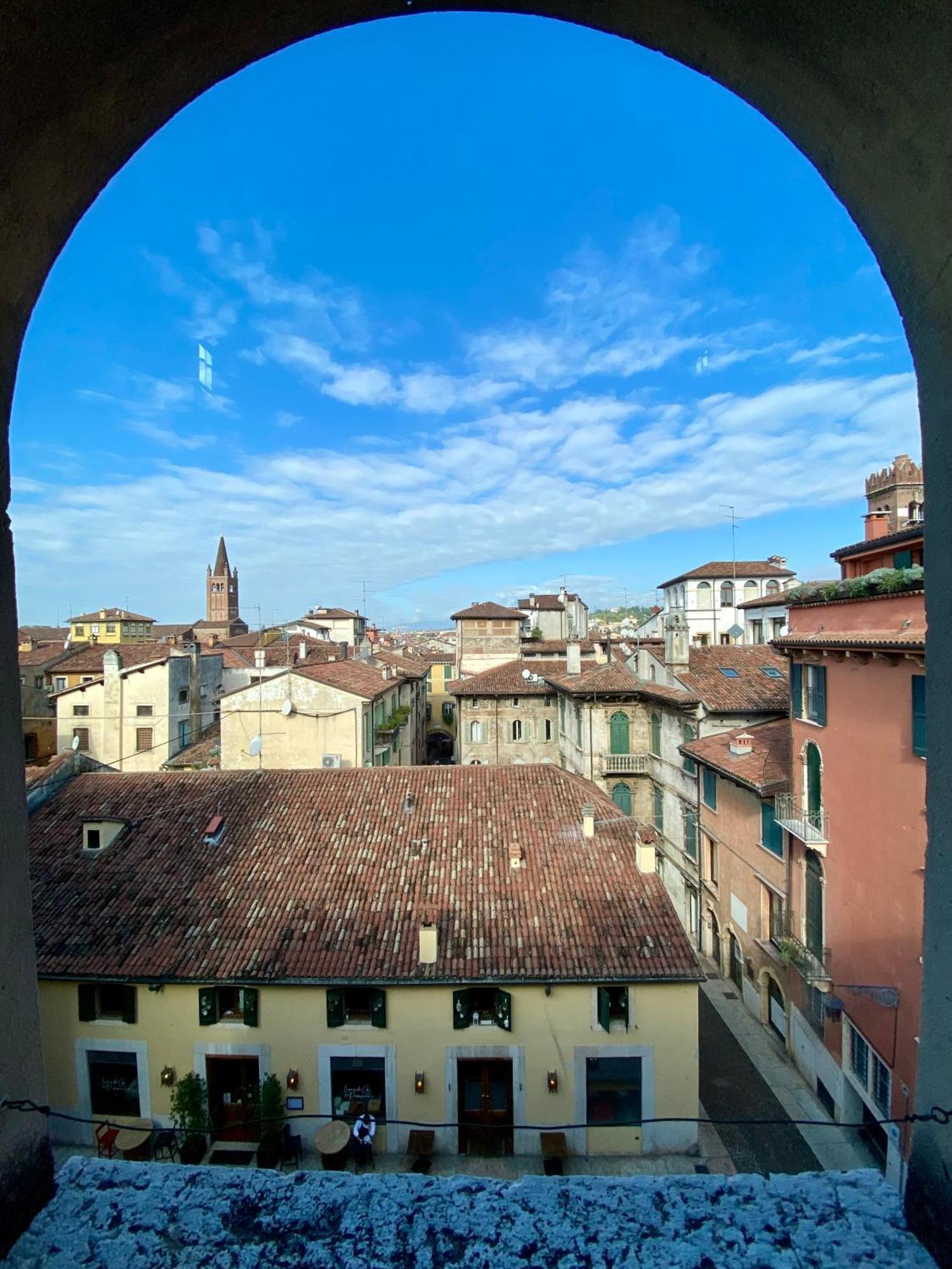 Verona Centro Piazza Erbe Exterior photo